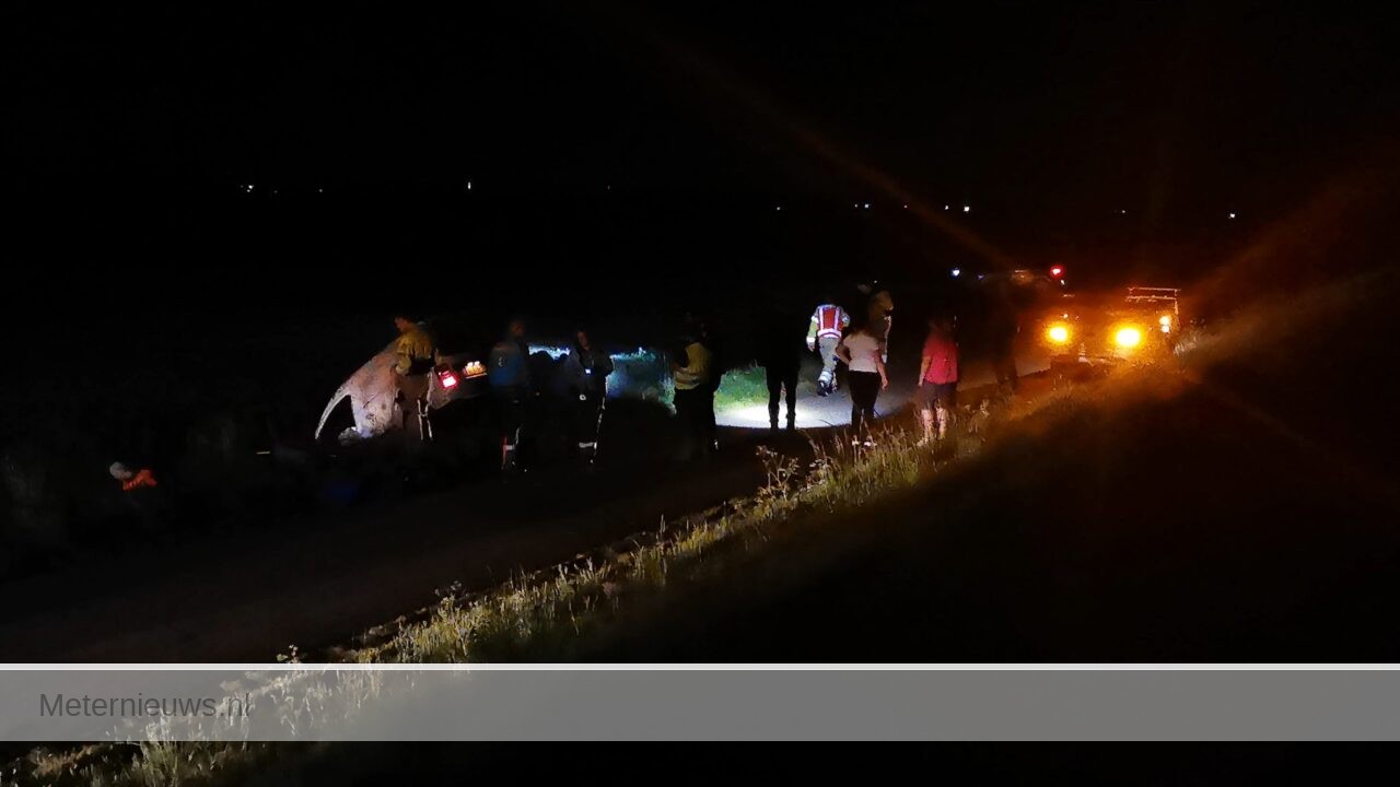 Bestelauto de sloot in in Musselkanaal(Video)