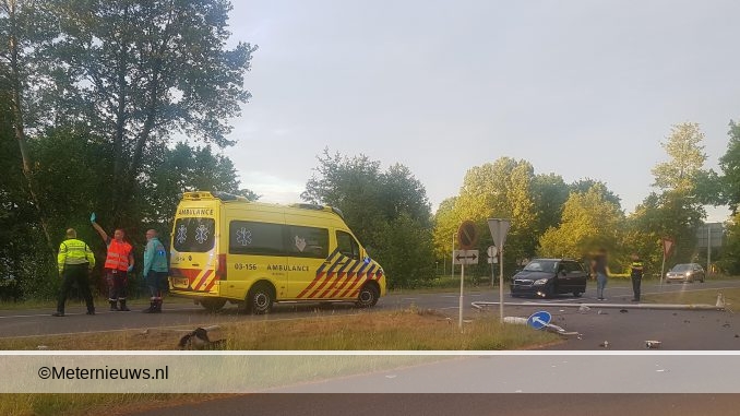 auto van de weg in Meppel