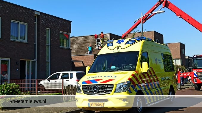 brandwer haalt man van dak Klazienaveen