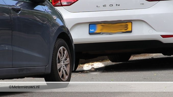 handgranaat onder auto Groningen2