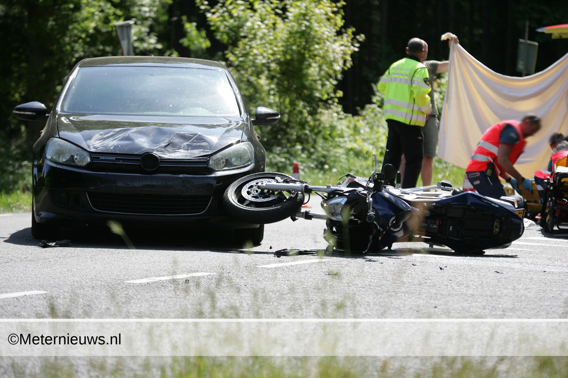 Motorrijder gewond na botsing tegen auto in Dwingeloo.