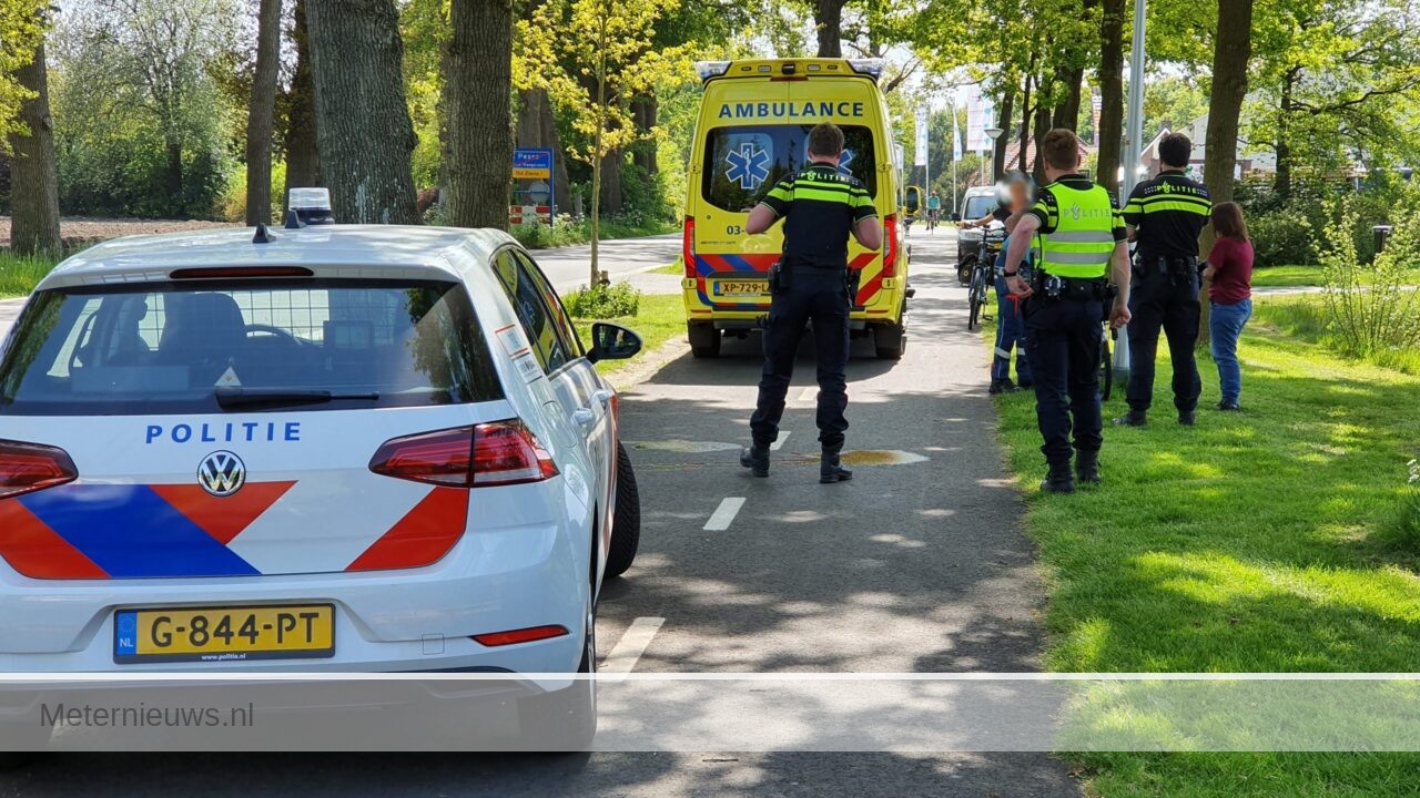 Fietser met hoofdletsel naar ziekenhuis in Pesse(Video)