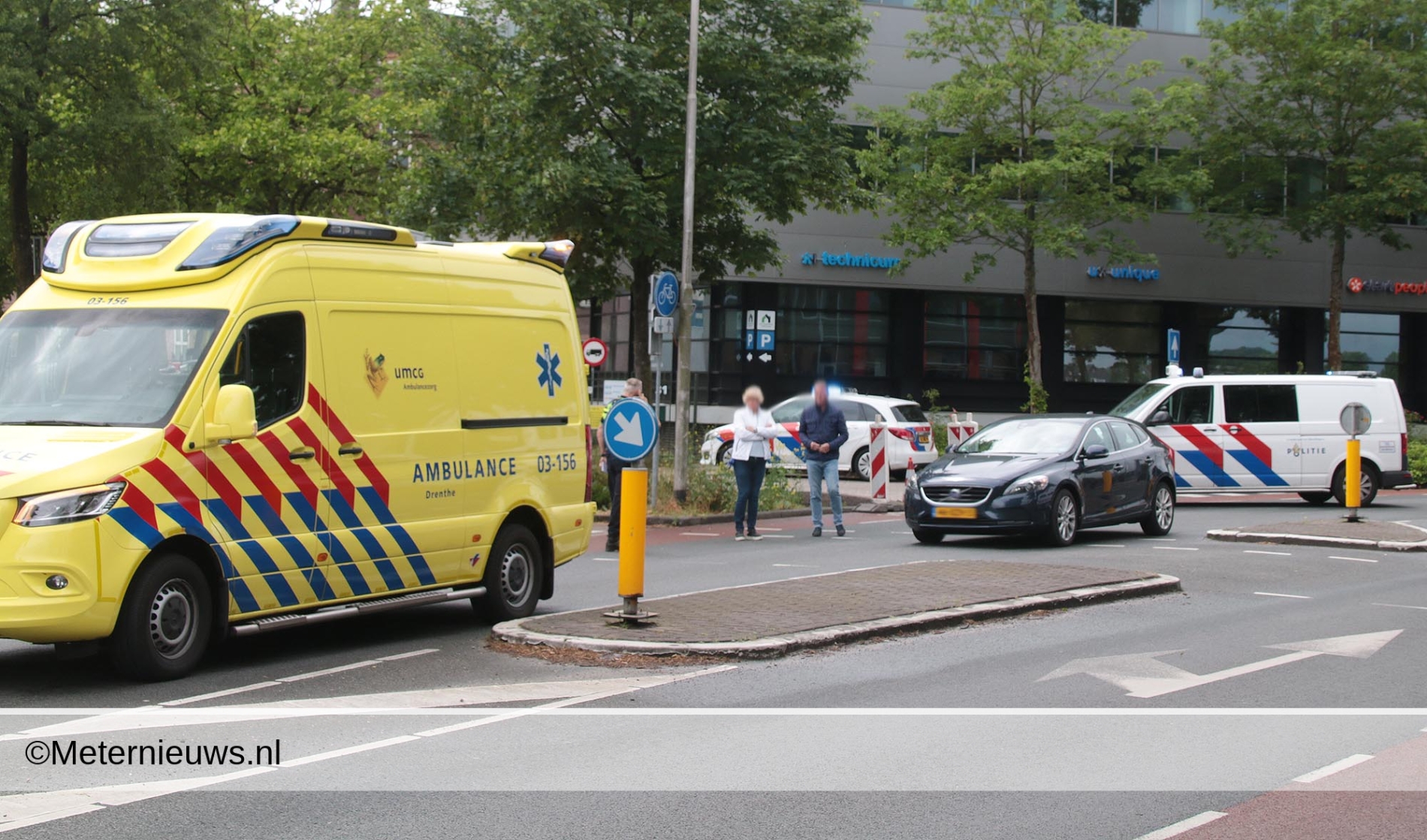 Fietsster gewond na aanrijding in Meppel. Fietsster gewond na aanrijding in Meppel.