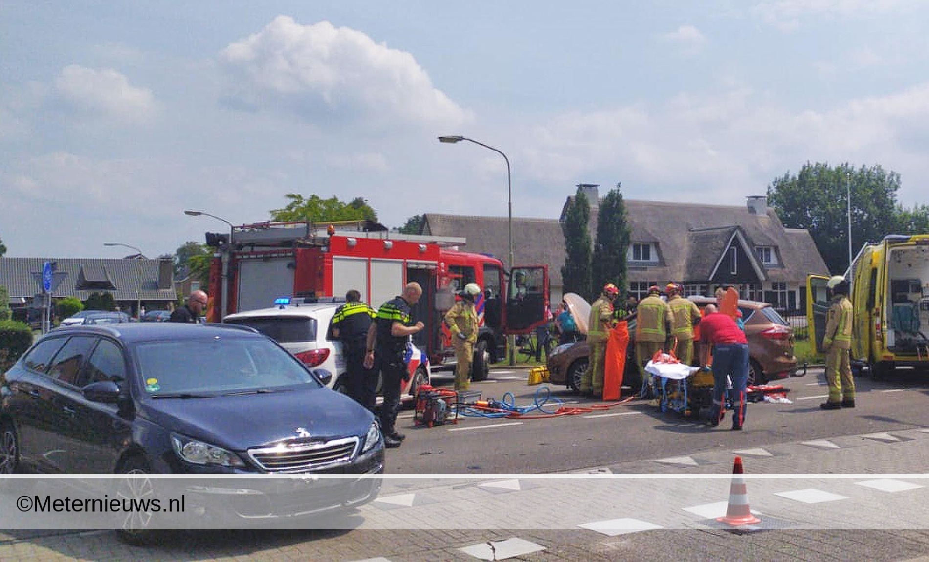 Auto’s botsen bij ongeval Klazienaveen.