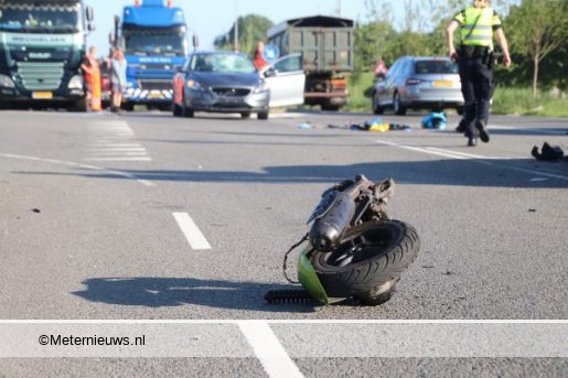 Scooter breekt na ongeval in Groningen.
