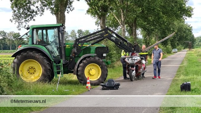 DODELIJK ONGEVAL MOTORRIJDER NA BOTSING TEGEN TREKKER IN WIJSTER