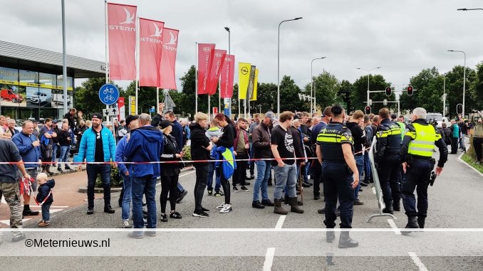 POLITIEBUREAU ASSEN AFGESLOTEN NA AANHOUDING TIENTALLEN BOEREN I