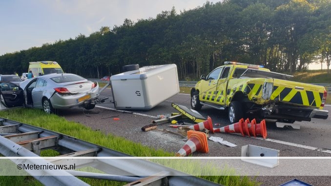RIJKSWATERSTAAT WAGEN AANGEREDEN OP DE A28 BIJ HOOGHALEN2