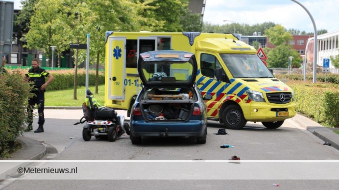 scootmobieler gewond na botsing tegen auto groningen