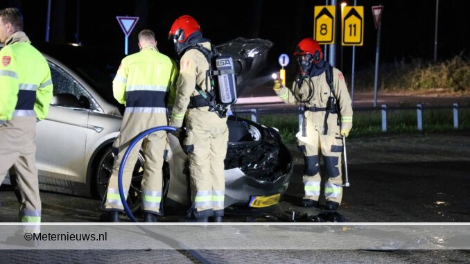 BRAND TESLA MOGELIJK BRANDSTICHTING IN GRONINGEN