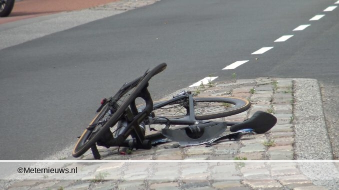 WIELRENNER GEWOND NA AANRIJDING GRONINGEN