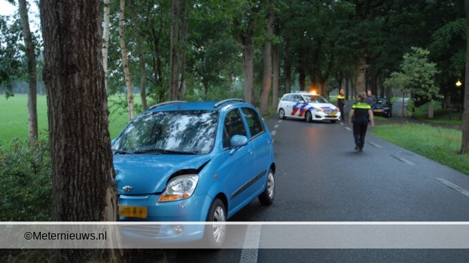 auto tegen boom in marum