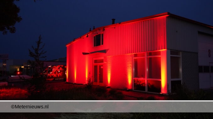 bedrijfspand in het rood dedemsvaart