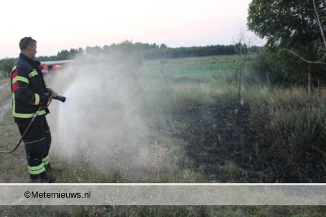 Brandweer had natuurbrandje snel onder controle (Video) #EMMER-COMPASCUUM - De brandwee.