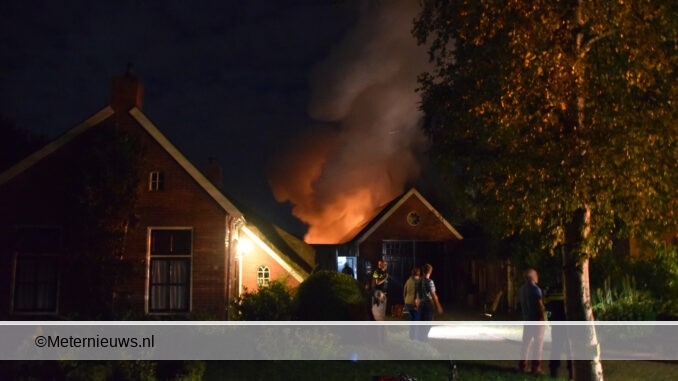 schuur in de brand in Peize