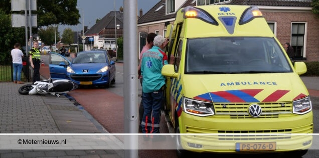 Scooterrijder gewond na ongeval in Hoogeveen. Scooterrijder gewond na ongeval in Hoogeveen.