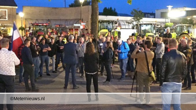 boerenvoerenactiebijgemeentehuisBeilen