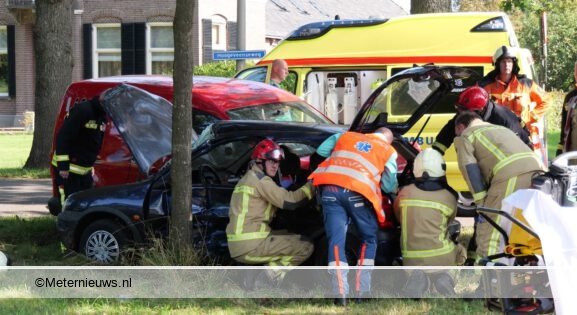 Drie gewonden na aanrijding tussen auto’s in Hoogeveen.