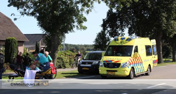 Fietser gewond na botsing tegen motor in Nieuw Dordrecht.