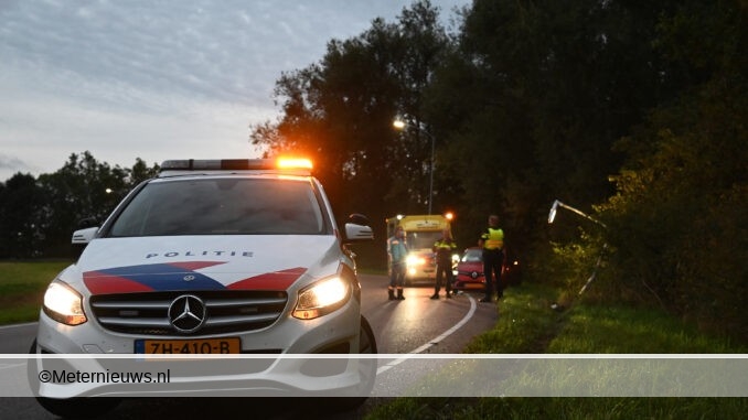 AUTO BOTST OP LANTAARNPAAL GRONINGSE SCHEEMDA