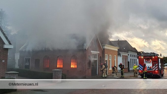 Auto in garage in brand in Winschoten