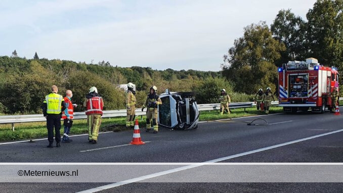 auto op de kant a28 Fluitenberg