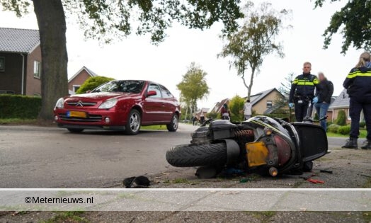 Scooterrijder gewond na aanrijding in Nieuw-Amsterdam.
