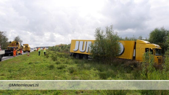 vrachtwagen van de weg a28 Pesse Spier5