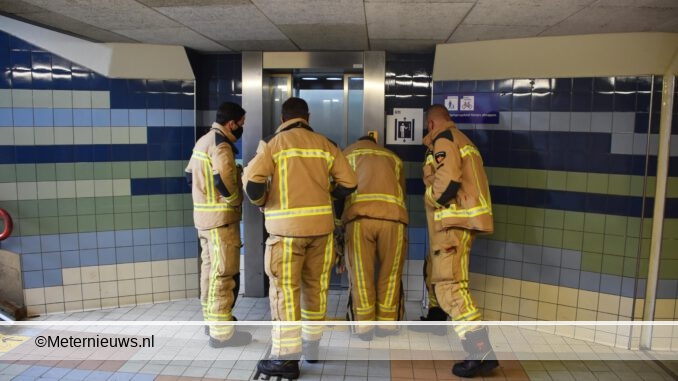 vrouw vast in horror lift station meppel