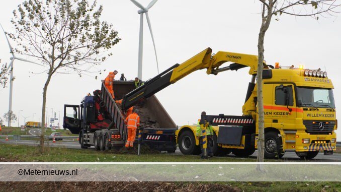 AANHANGER GEKANTELD OP N33 DRENTSE BAREVELD