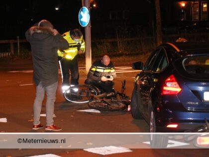 Fietser gewond na aanrijding in Groningen. Fietser gewond na aanrijding in Groningen.