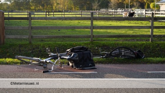 Twee fietsers gewond na aanrijding in Dalfsen.