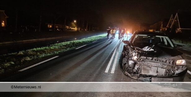 Veel schade en auto te water na ongeval 3 voertuigen N371 Bovensmilde. Veel schade en auto te water na ongeval 3 voertuigen N371 Bovensmilde.