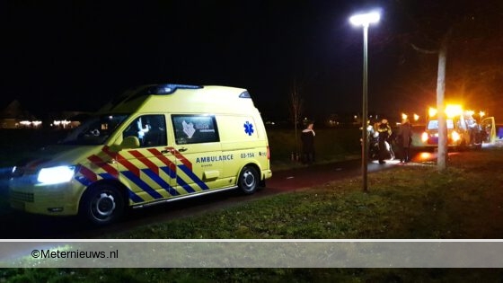 Wandelaars gewond na aanrijding in Hoogeveen. Wandelaars gewond na aanrijding in Hoogeveen.