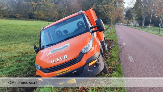 auto van de weg Asserstraat Assen Rolde