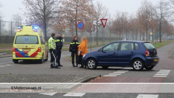 Fietser gewond naar ziekenhuis na aanrijding in Hoogeveen. Fietser gewond naar ziekenhuis na aanrijding in Hoogeveen.