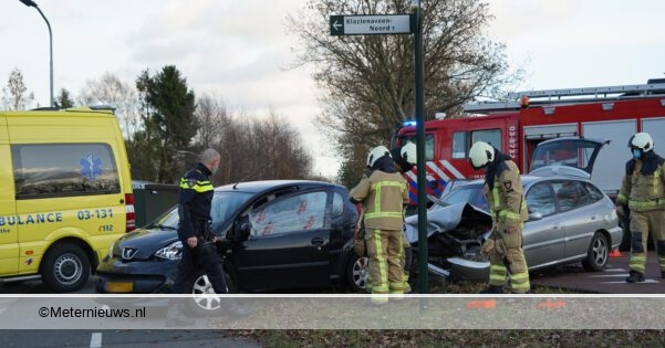 Twee gewonden na aanrijding in Klazienaveen Noord. Twee gewonden na aanrijding in Klazienaveen Noord.