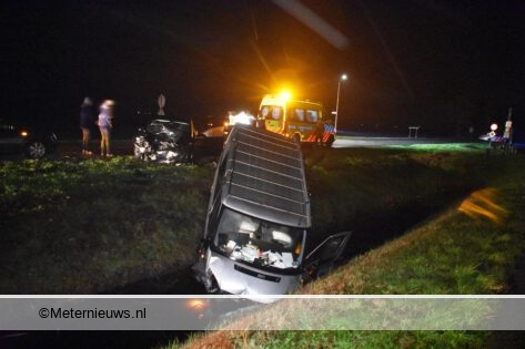 Aanrijding tussen bedrijfswagen en personenauto in Nijeveen. Aanrijding tussen bedrijfswagen en personenauto in Nijeveen.