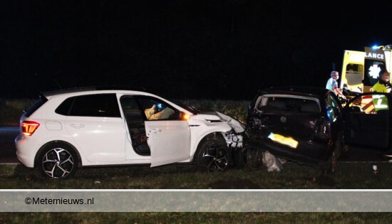 Gewonde na botsing auto’s in Emmen. Gewonde na botsing auto’s in Emmen.