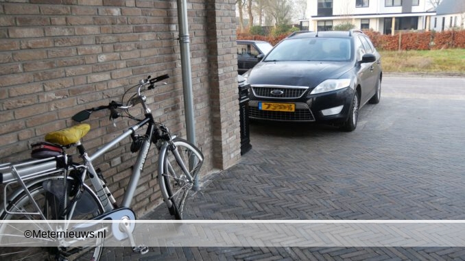 Fietser gewond na botsing tegen auto Fluitenberg
