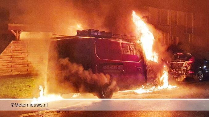 bedrijfsbusuitgebrandHoogeveen