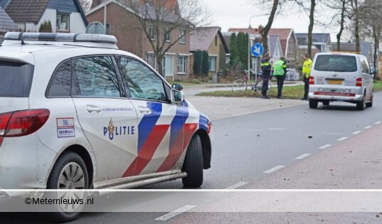 Fietser gewond bij aanrijding in Dedemsvaart. Fietser gewond bij aanrijding in Dedemsvaart.