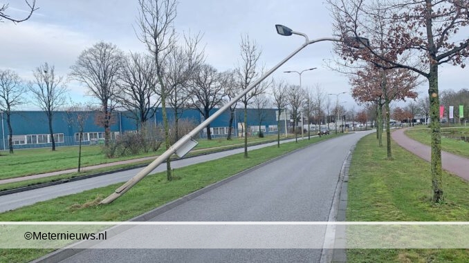 lantaarnpaaldreigt om te vallen Hoogeveen2