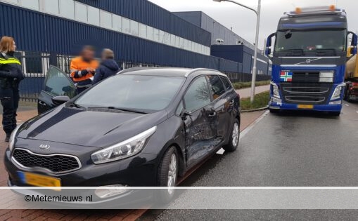 Vrachtwagen en personenauto botsing in Meppel.