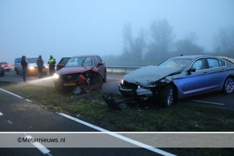 Twee gewonden na aanrijding in Westerbroek. Twee gewonden na aanrijding in Westerbroek.