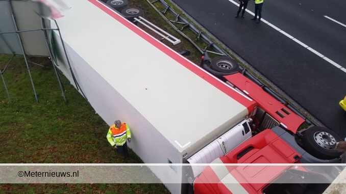 vrachtwgen van de weg A28 de Wijk2