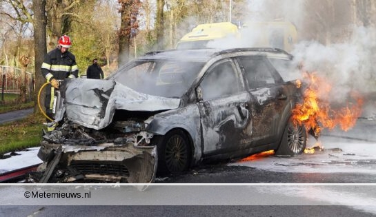 Auto in brand na ongeval.