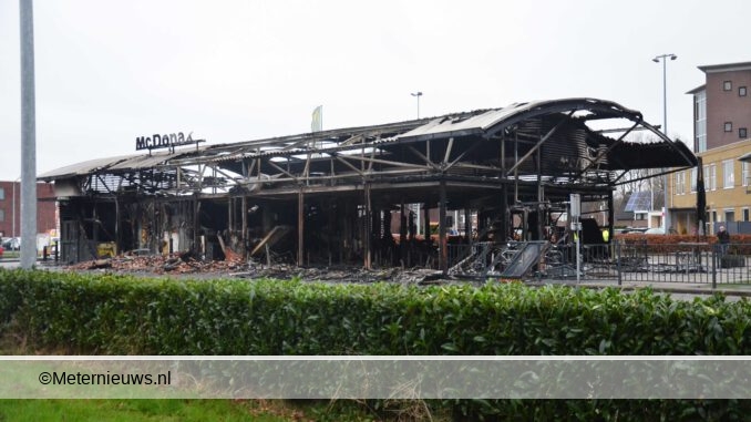 MCDONALDS AFGEBRAND IN STADSKANAALO1