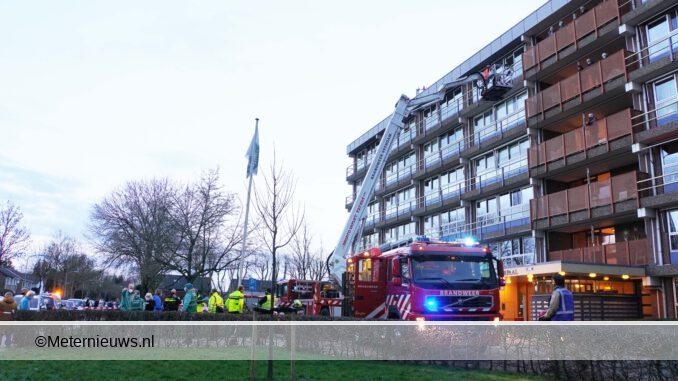 METERKAST BRAND EN ONTRUIMING SENIORENCOMPLEX IN GRONINGSE VEEND
