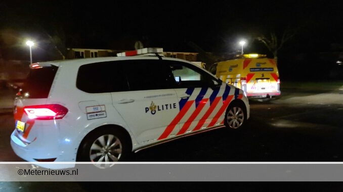 POLITIE RIJDT LEK OP SCHROEVENMAT IN ASSEN